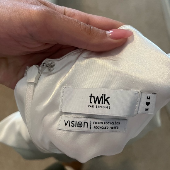 White Simons Dress - Picture 5 of 5